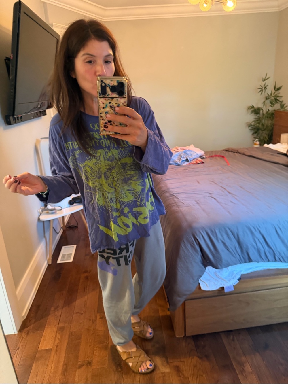 Magnolia Pearl long sleeve graohic Tee
